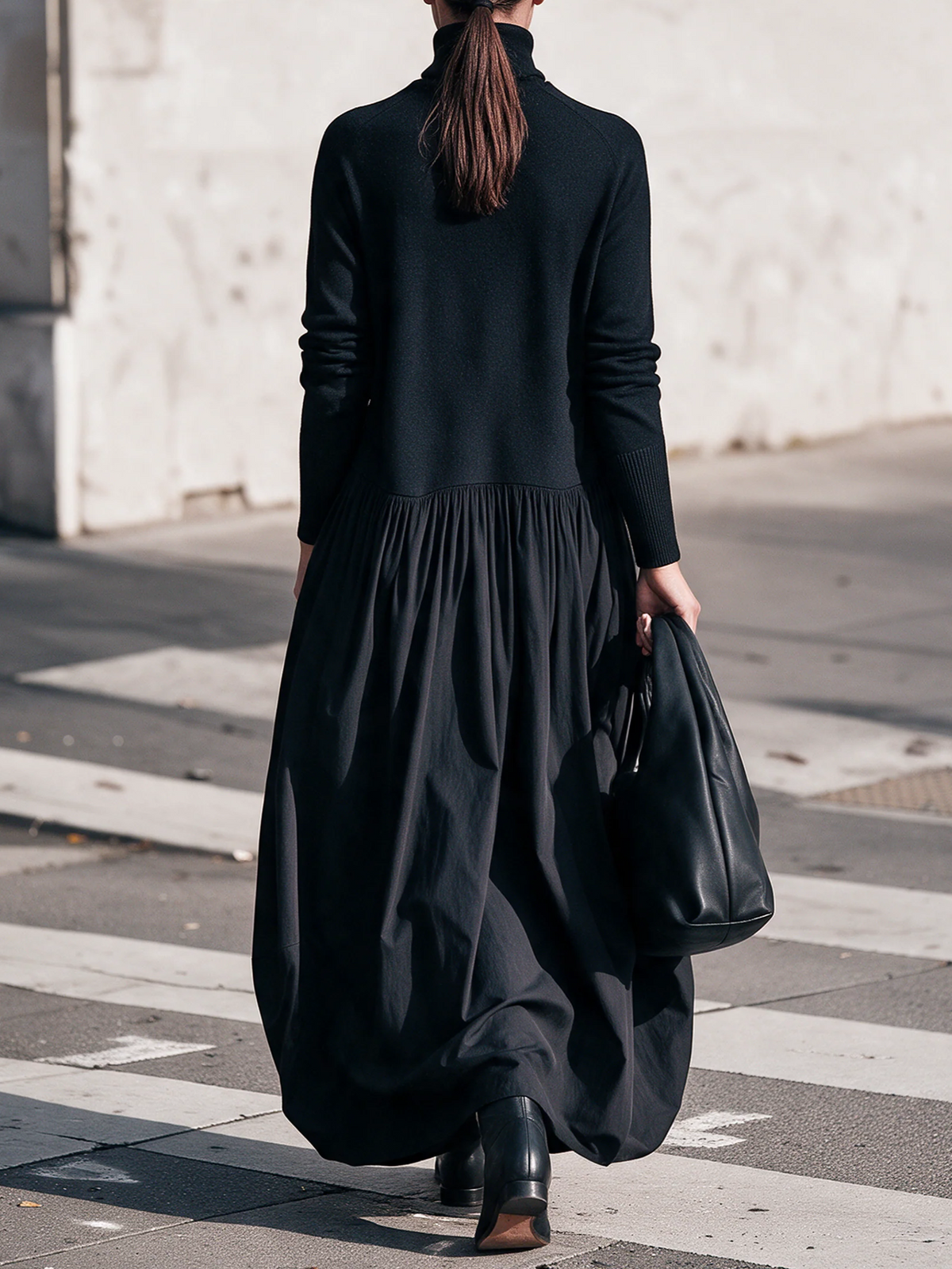 Odette | Robe Maxi Noire Oversize à Col Montant